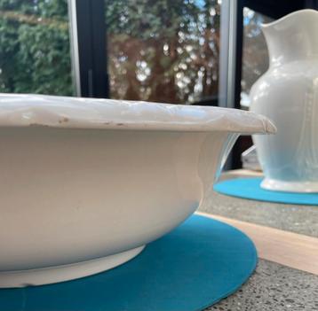 Grote antieke waskom, keramiek, wit beschikbaar voor biedingen