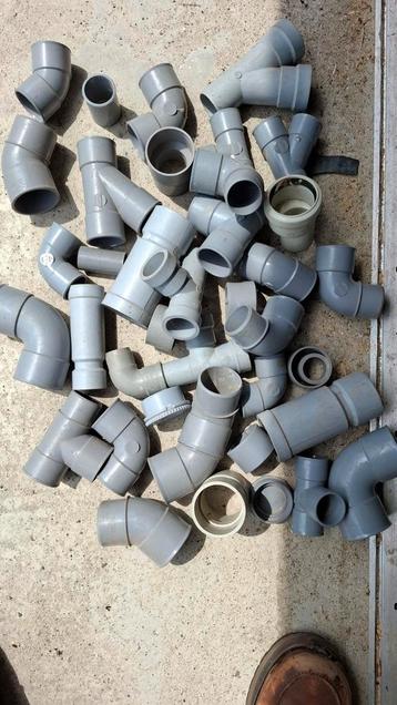 PVC hulpstukken. beschikbaar voor biedingen