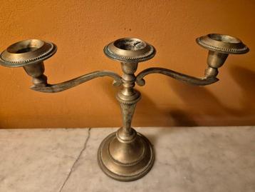 Driearmige vintage messing kandelaar beschikbaar voor biedingen