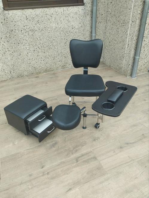 Compleet werkstation voor manicure en pedicure, Diversen, Verpleegmiddelen, Zo goed als nieuw