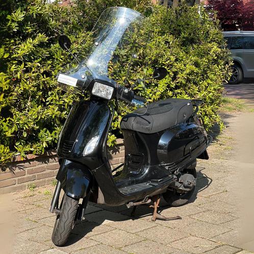 AGM VX-50 S Snorscooter – Zwart – Vespa-look – Rijklaar, Fietsen en Brommers, Scooters | Vespa, Gebruikt, Overige modellen, Klasse A (25 km/u)