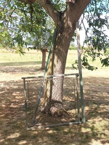 poortje met scharnierpaal beschikbaar voor biedingen