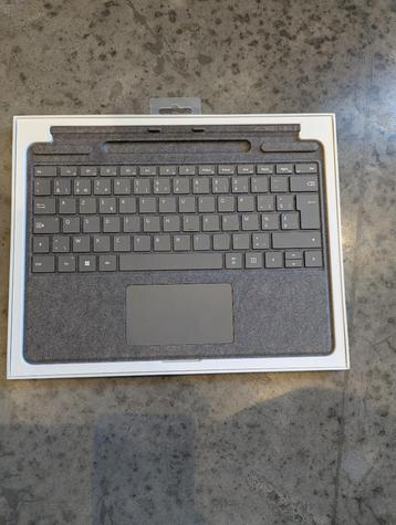 Microsoft Surface Toetsenbord cover beschikbaar voor biedingen