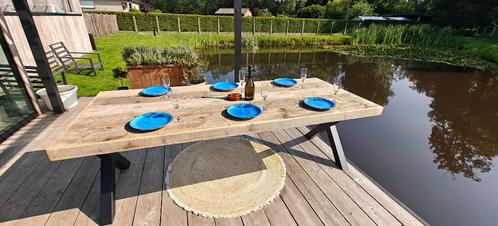 Nieuwe steigerhouten tafel met stalen X-poten – actieprijs, Tuin en Terras, Tuintafels, Nieuw, Ophalen