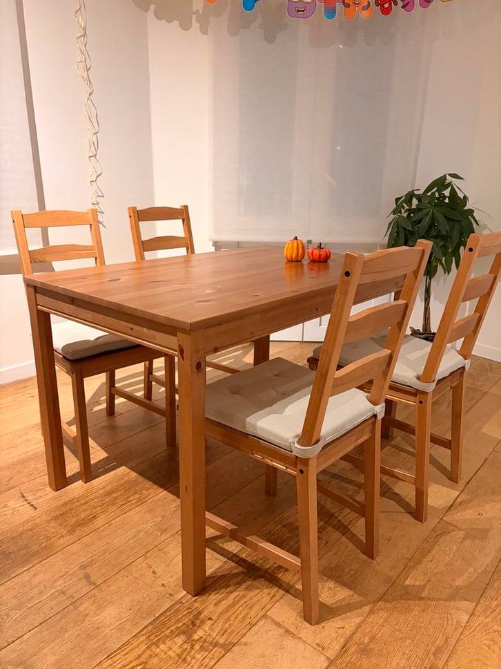Jakkmakk Ikea tafel met 4 stoelen set + stoelkussens, Huis en Inrichting, Complete eetkamers, Gebruikt, 4 tot 6 stoelen, Ophalen