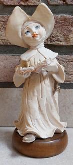 Figurine-biscuit de Naples - Sur socle en bois - Comme neuf, Collections, Comme neuf, Religion, Enlèvement ou Envoi