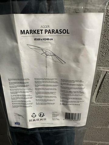 Marktparasol beschikbaar voor biedingen