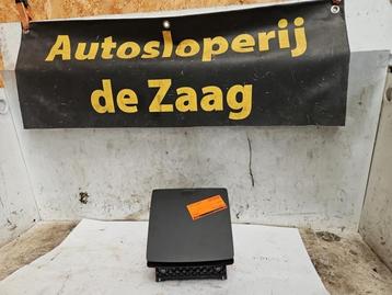 Dashboardkastje van een Volkswagen Touran beschikbaar voor biedingen