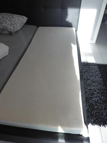 Lattenbodem + matras beschikbaar voor biedingen