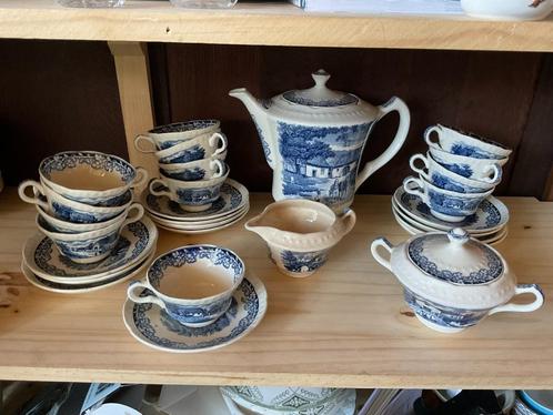 Oud servies 'Boerenhoeve', Huis en Inrichting, Keuken | Servies, Gebruikt, Compleet servies, Overige stijlen, Aardewerk, Ophalen