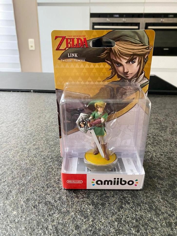 NEW Amiibo LoZ Twilight Princess - Link, Games en Spelcomputers, Spelcomputers | Nintendo Consoles | Accessoires, Nieuw, Switch