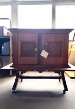 Vintage houten kastje op wielen, Antiek en Kunst, Antiek | Meubels | Kasten, Ophalen