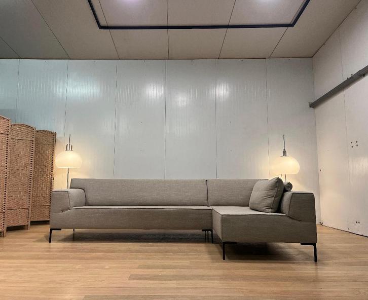 ZGAN Design on Stock Bloq Hoekbank Beige + Extra Kussen, Huis en Inrichting, Zetels | Zetels, Zo goed als nieuw, Hoekbank, Vierpersoons of meer