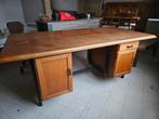 Grote bureau, kan langs 2 kanten gebruikt worden tegelijk. G, Ophalen, Zo goed als nieuw, Bureau