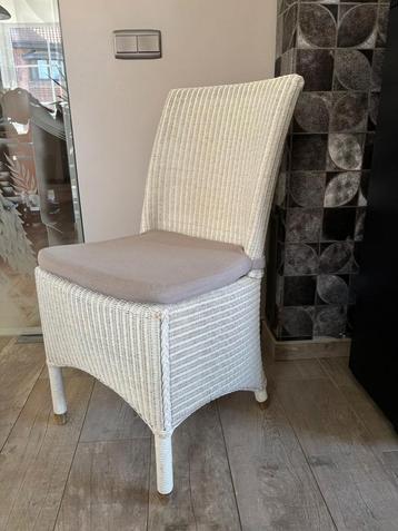 Mooie authentieke stoelen in prima staat inclusief kussens  beschikbaar voor biedingen