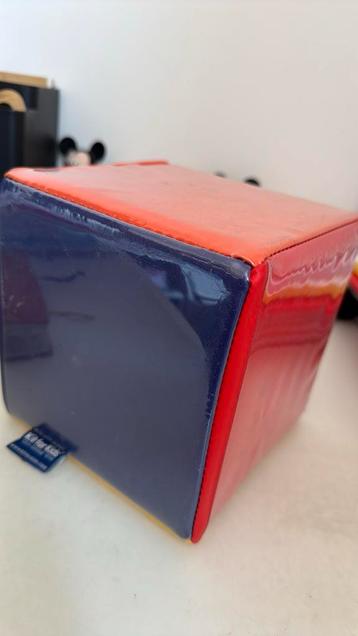 Dobbelsteen met insteekhoezen (15-15cm) beschikbaar voor biedingen