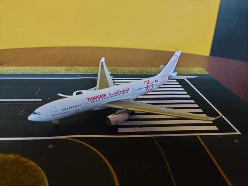 Tunisair Airbus A 330-200 Herpa Wings 1/500, Hobby & Loisirs créatifs, Modélisme | Avions & Hélicoptères, Comme neuf, Avion, 1:200 ou moins