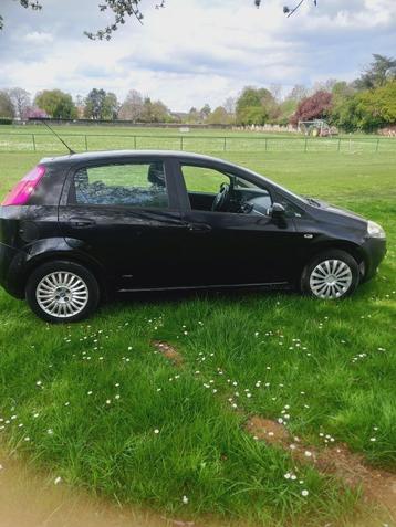 Fiat Grande Punto - Zuinig en uiterst uitgerust!, Auto's, Fiat, Stof, Grande Punto, Zwart, Particulier