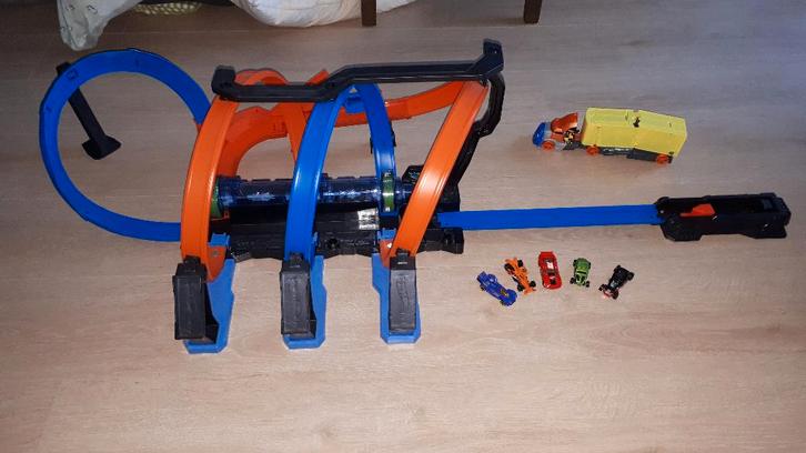 HotWheels looping track en crash truck, Enfants & Bébés, Jouets | Circuits, Comme neuf, Circuit, Électrique, Hot Wheels, Avec looping