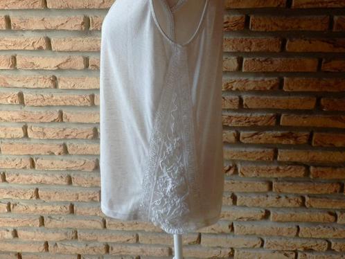 (26) - tee shirt femme t.42 blanc cassé - kiabi -, Kleding | Dames, T-shirts, Gedragen, Maat 42/44 (L), Wit, Zonder mouw, Ophalen of Verzenden