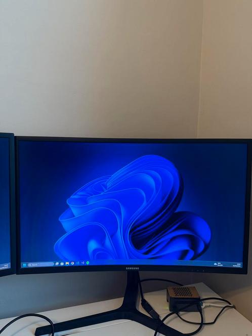 Samsung LC27FG73 Zwart (x2), Computers en Software, Monitoren, Zo goed als nieuw, 101 t/m 150 Hz, DisplayPort, HDMI, Gaming, Hoofdtelefoonaansluiting