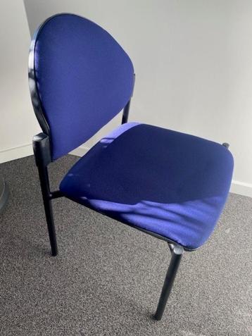 stoel beschikbaar voor biedingen