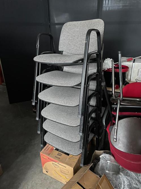 6 stapelbare stoelen met stoffen bekleding en armsteunen, Huis en Inrichting, Stoelen, Gebruikt, Vijf, Zes of meer stoelen, Metaal