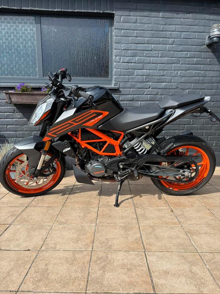 Ktm duke 125 cc met 5500 km !, Motoren, Motoren | KTM, Particulier, Naked bike, 11 kW of minder, 1 cilinder, ABS, LED Verlichting