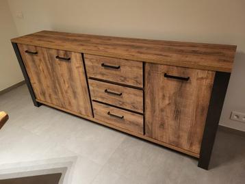 Komplete set - Dressoir - eettafel + stoelen - tv meubel beschikbaar voor biedingen