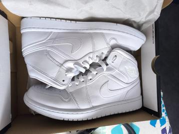 Air Jordan 1 mid taille 41 neuf  beschikbaar voor biedingen