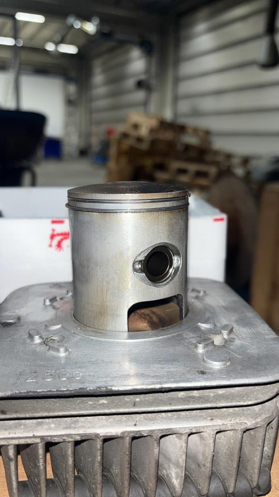 Piaggio 125 ac cilinder, Fietsen en Brommers, Brommeronderdelen | Zundapp, Zo goed als nieuw, Cilinder, Ophalen of Verzenden