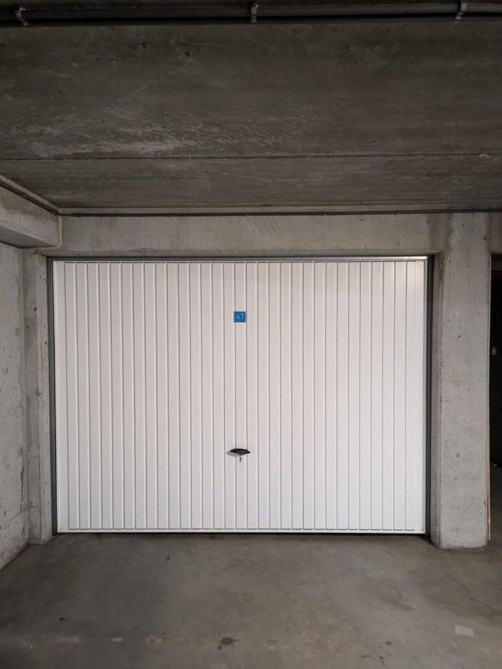 Afgesloten garagebox te huur Ledebergplein, Immo, Garages en Parkeerplaatsen, Gent