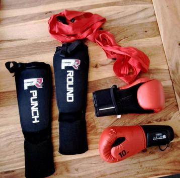 thai box set (bokshandschoenen + scheenbechermers) beschikbaar voor biedingen