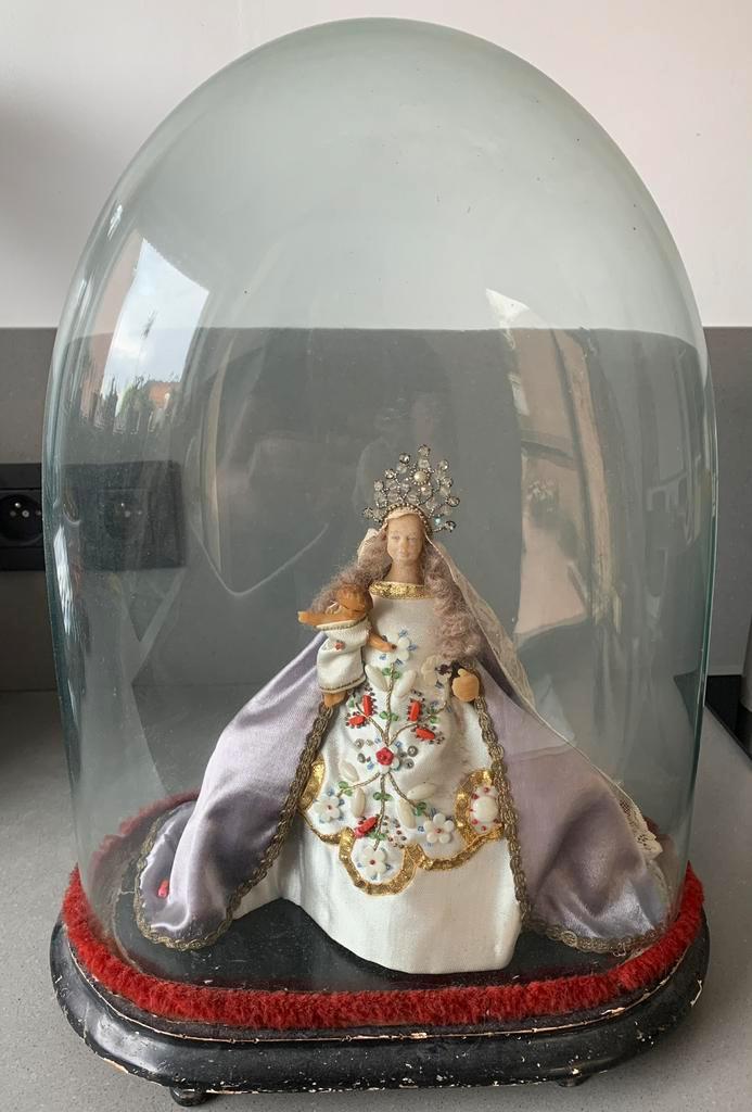 Madonna met kind in was onder glazen stolp.Begin 20ste eeuw., Antiek en Kunst, Antiek | Religieuze voorwerpen, Ophalen