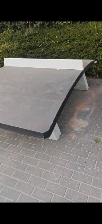 Voetbal tennis tafel beschikbaar voor biedingen