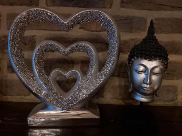Décorations amour coeurs et tête de bouddha argenté beschikbaar voor biedingen