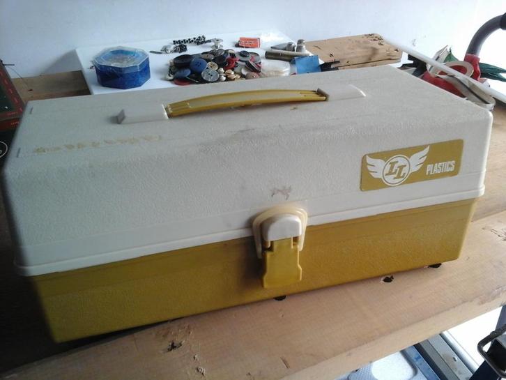 NAAIBOX + GERIEF, Hobby en Vrije tijd, Naaien en Fournituren, Gebruikt, Ophalen of Verzenden