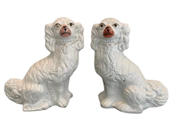 Couple de chiens en céramique « style Staffordshire », Collections, Statues & Figurines, Utilisé, Animal, Enlèvement ou Envoi