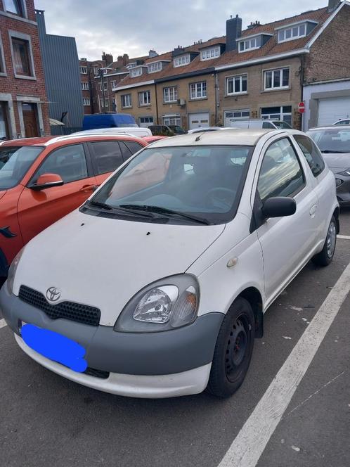 Toyota yaris, Auto's, Toyota, Particulier, Yaris, Benzine, Overige carrosserie, 3 deurs, Handgeschakeld, Wit, Grijs, Ophalen