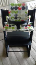 Zwarte tripp trapp stoel met babyset en kussenset van stokke, Kinderen en Baby's, Stoelverkleiner, Zo goed als nieuw, Meegroeistoel