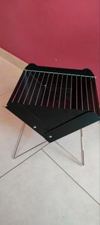 Nomade mini BBQ, Tuin en Terras, Houtskoolbarbecues, Ophalen, Zo goed als nieuw