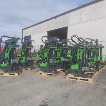 ROBUUSTE houtkloofmachine van 16 ton beschikbaar voor biedingen