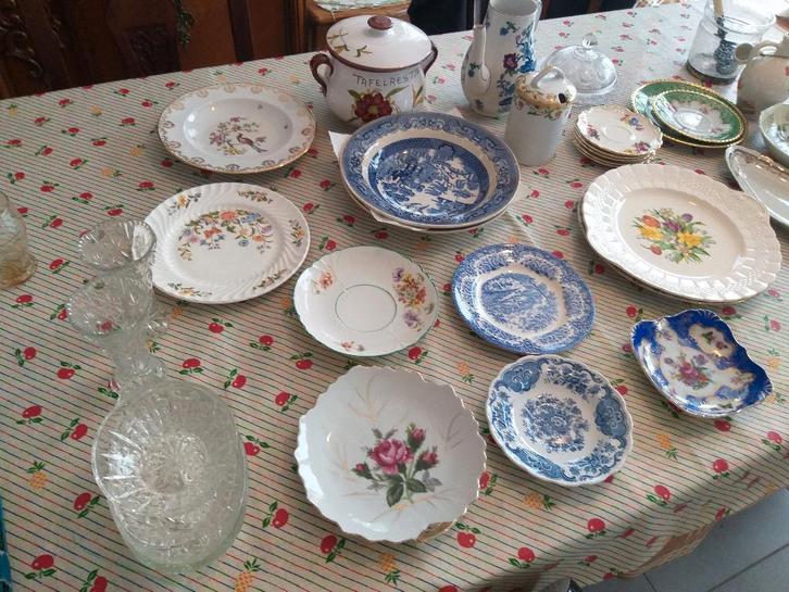 Verzameling oude borden en kommetjes, Huis en Inrichting, Keuken | Servies, Zo goed als nieuw, Overige typen, Overige stijlen