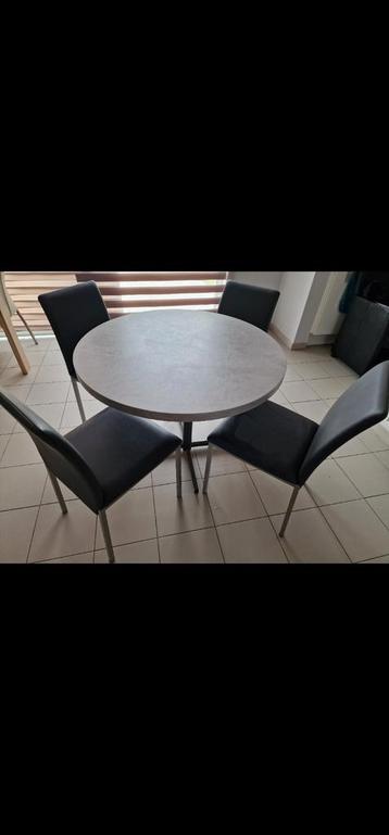 MODERNE Ronde Tafel met 4 Stoelen  beschikbaar voor biedingen
