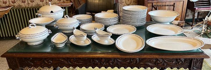 Important service en Sarreguemines Carlos, Antiquités & Art, Antiquités | Services (vaisselle) pièces, Enlèvement