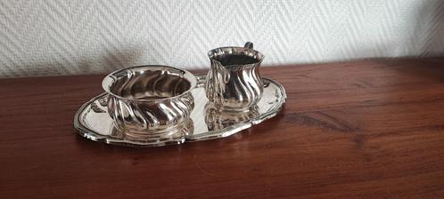 Verzilverd melk en suikerpotje op schotel, Antiek en Kunst, Antiek | Zilver en Goud, Ophalen of Verzenden