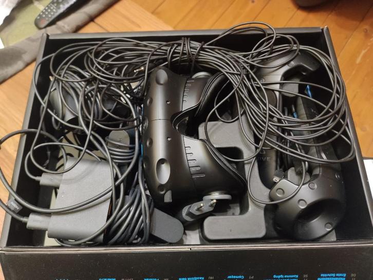 HTC Vive (1e generatie) Volledige kit + Deluxe Audio, Games en Spelcomputers, Virtual Reality, Gebruikt, Pc, VR-bril, Ophalen