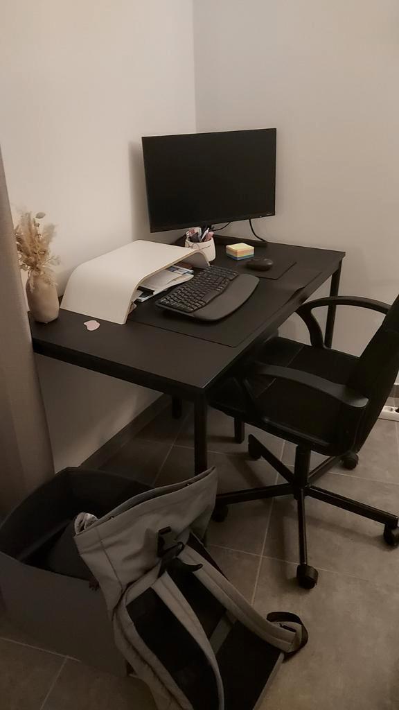 Zwarte tafel/bureau Ikea, Huis en Inrichting, Bureaus, Bureau, Ophalen