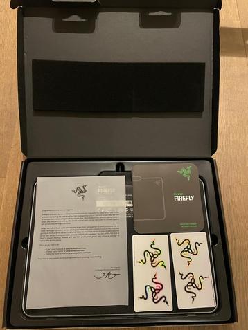 Razer Firefly V1: harde gaming muismat met Chroma (RGB) beschikbaar voor biedingen