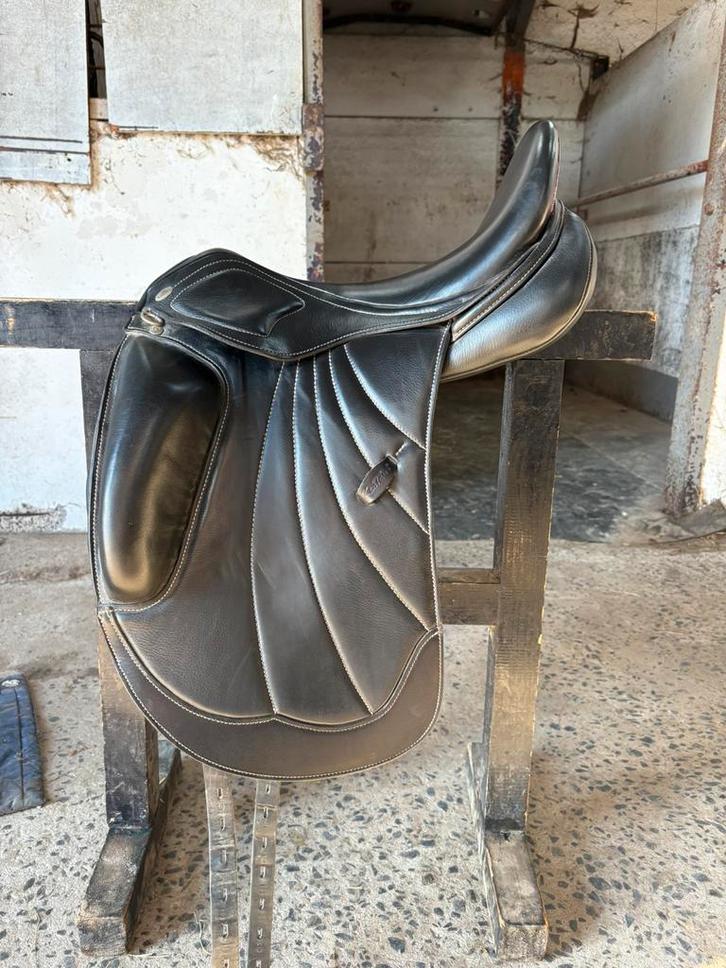 Dressuurzadel, Dieren en Toebehoren, Paarden en Pony's | Zadels, Zo goed als nieuw, Dressuur, Ophalen